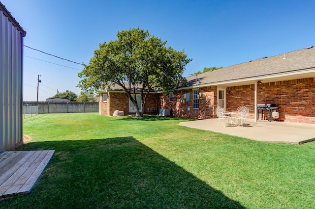 view of yard featuring a patio