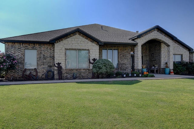 ranch-style house featuring a front yard