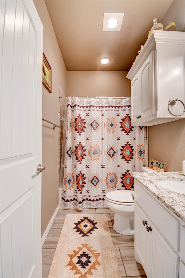 full bathroom with shower / tub combo with curtain, vanity, and toilet