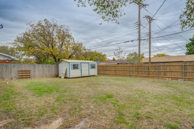 view of yard with a shed