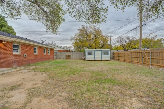 view of yard with a storage shed