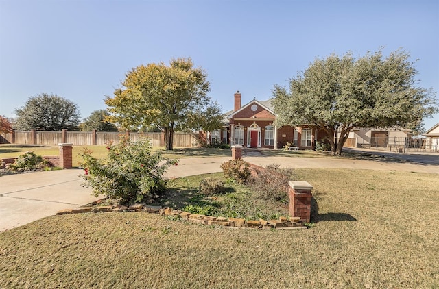 view of front of property with a front lawn