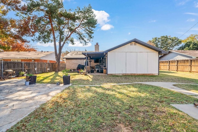 view of yard with a patio