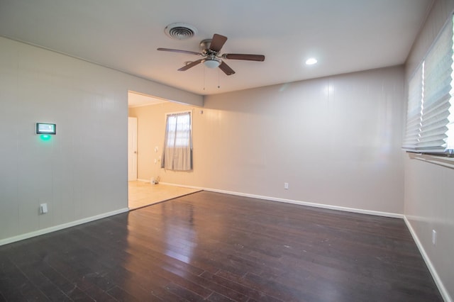 empty room featuring dark hardwood / wood-style floors and ceiling fan