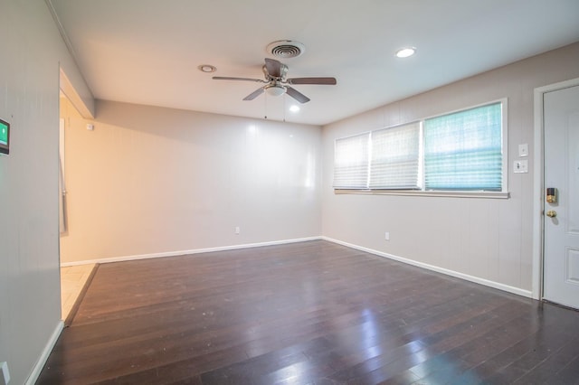 unfurnished room with dark wood-type flooring and ceiling fan