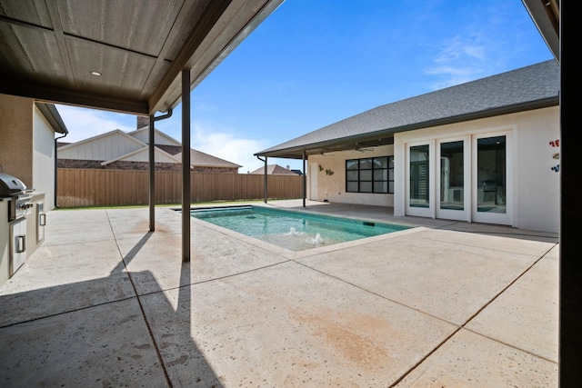 view of swimming pool featuring a patio