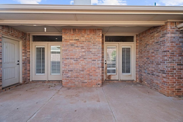 entrance to property featuring a patio