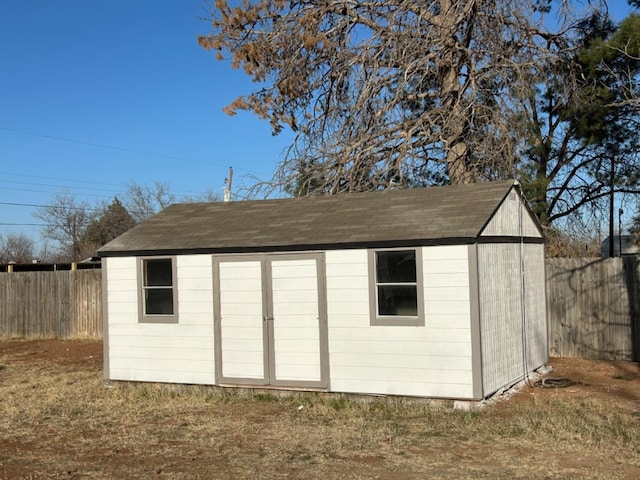 view of outdoor structure featuring a yard