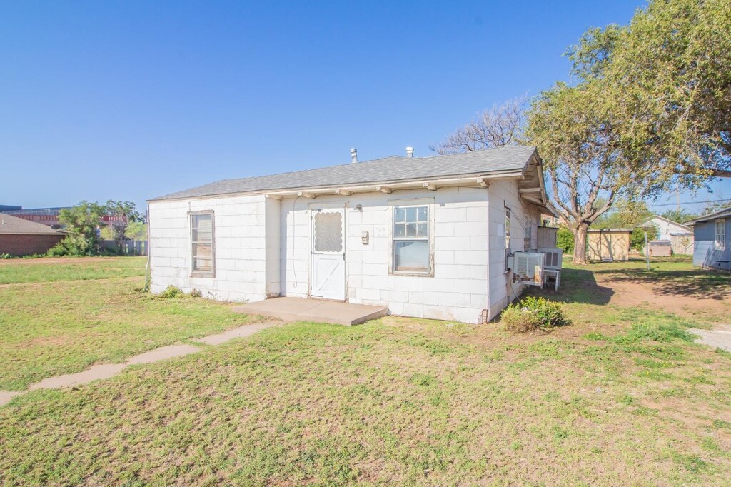 304 Ave U, Lubbock, TX 79415 - photo 1