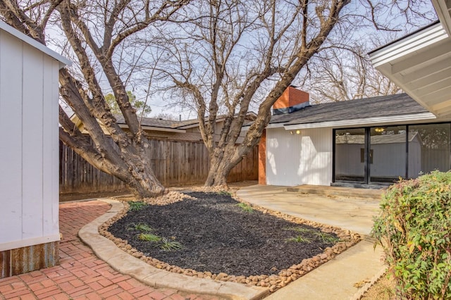 view of yard featuring a patio area