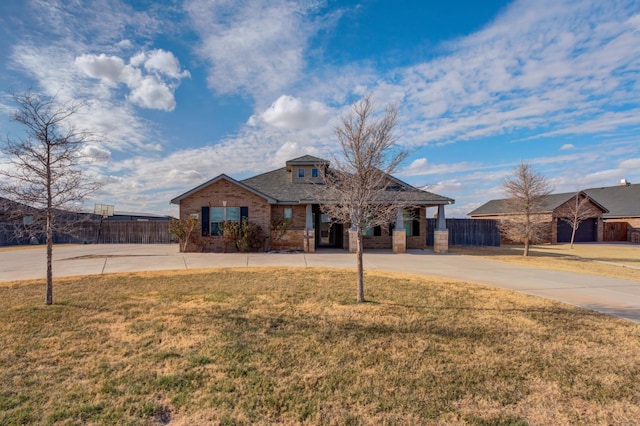 ranch-style house featuring a front lawn