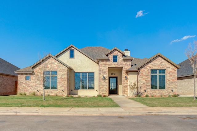 view of front of home featuring a front yard