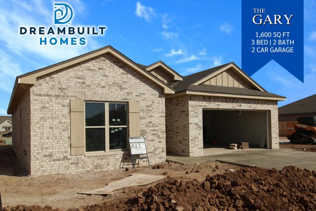 view of front of property featuring a garage and a front lawn