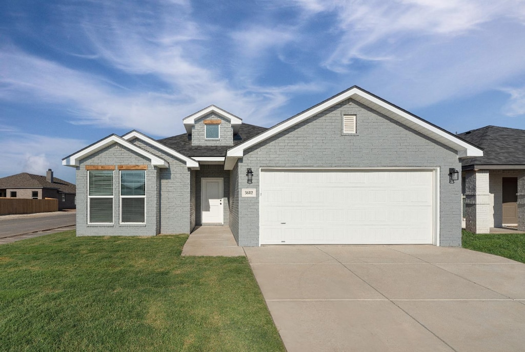 view of front facade with a garage and a front yard