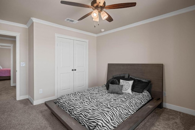 carpeted bedroom with crown molding, ceiling fan, and a closet