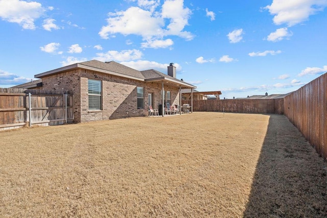 back of house featuring a lawn