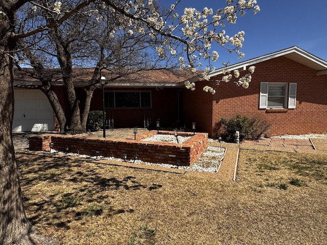 1304 Floydada, Plainview, TX 79072 - photo 2