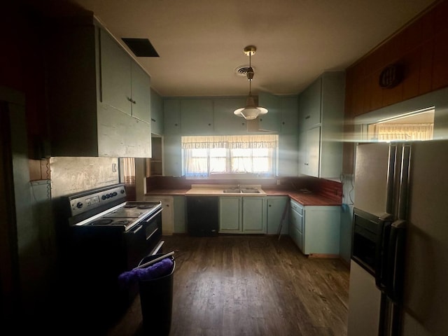 kitchen with sink, dark wood-type flooring, and black appliances