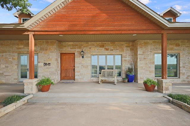 entrance to property featuring a porch