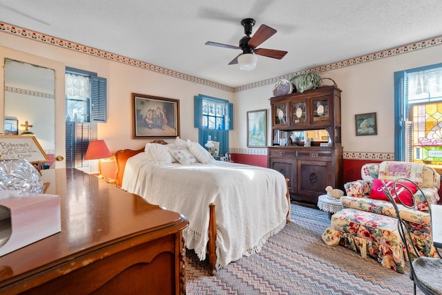 bedroom featuring ceiling fan and a textured ceiling