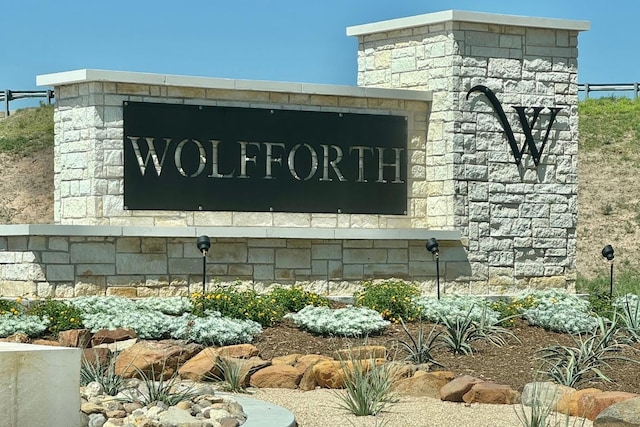 view of community / neighborhood sign