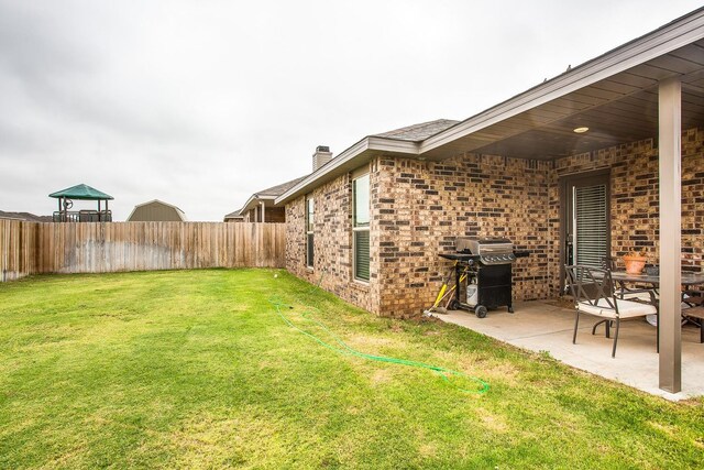 view of yard with a patio