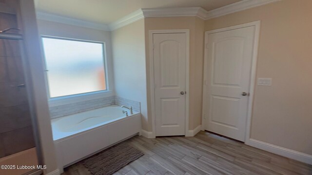 7501 100th St, Lubbock, TX 79424 - bathroom featuring a bath, crown molding, and wood finished floors