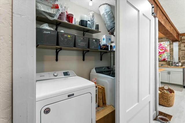 spacious closet featuring ceiling fan and dark hardwood / wood-style flooring