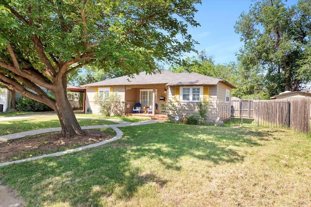 view of front of house featuring a front lawn