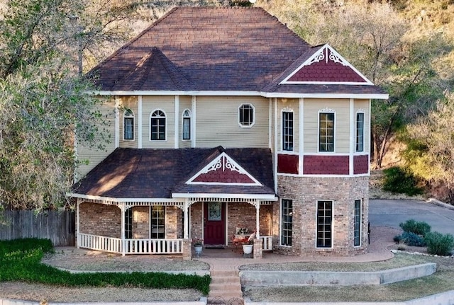 view of front of property featuring a porch