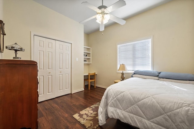 bedroom with dark hardwood / wood-style floors, ceiling fan, and a closet