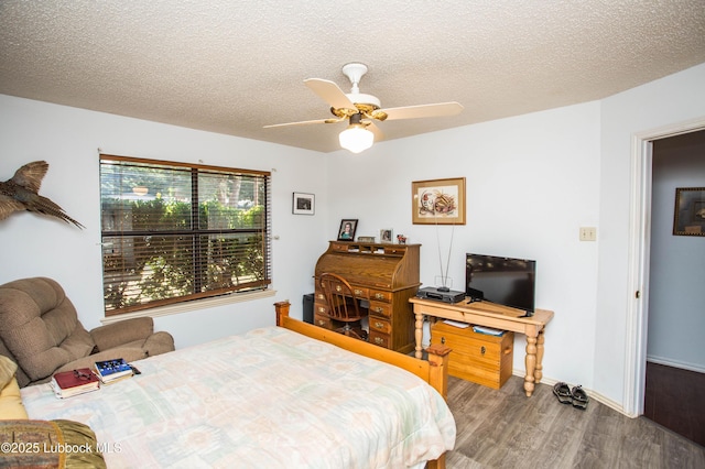5008 59th St, Lubbock, TX 79414 - bedroom with wood finished floors, a textured ceiling, and ceiling fan