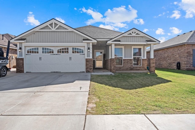 craftsman house featuring a porch, a garage, and a front lawn