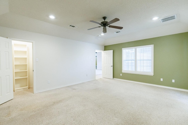 carpeted empty room featuring ceiling fan