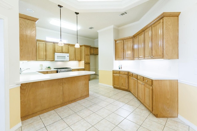 kitchen featuring sink, stainless steel gas range oven, crown molding, hanging light fixtures, and kitchen peninsula