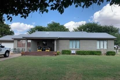 view of front of house with a garage and a front yard