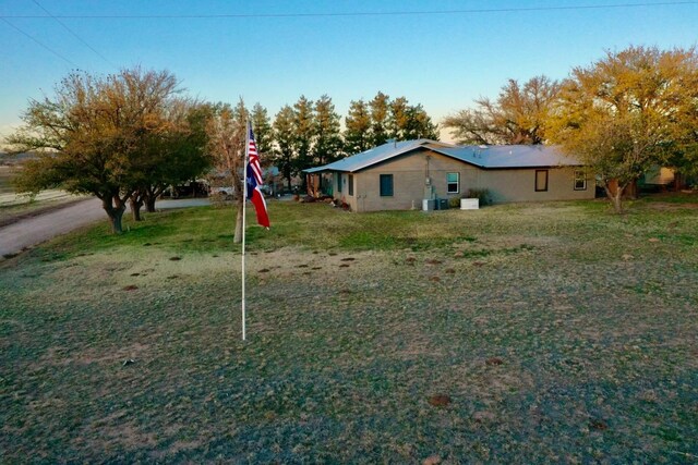 view of yard with cooling unit