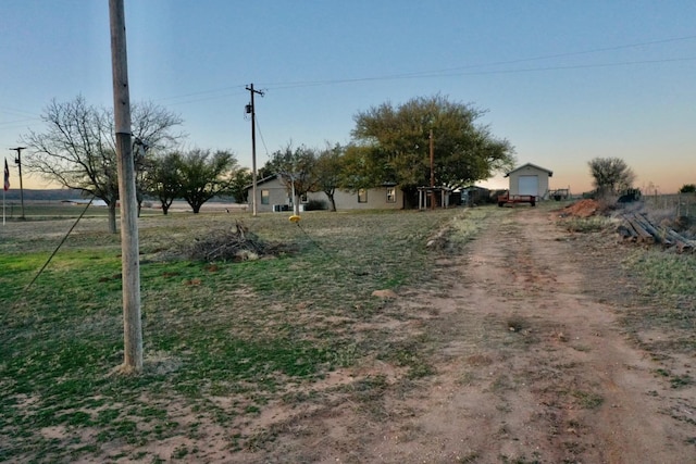 view of yard at dusk