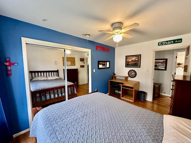 bedroom featuring dark wood-type flooring and ceiling fan