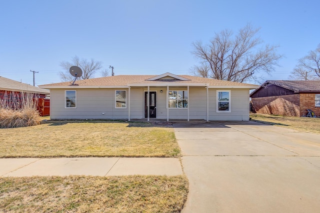 ranch-style house featuring a front lawn