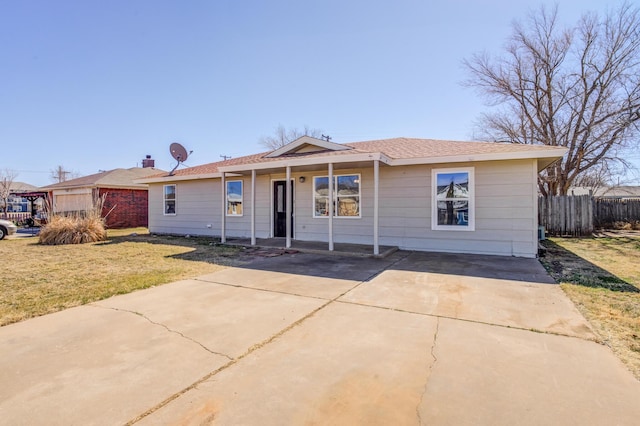 ranch-style home with driveway, a front lawn, and fence