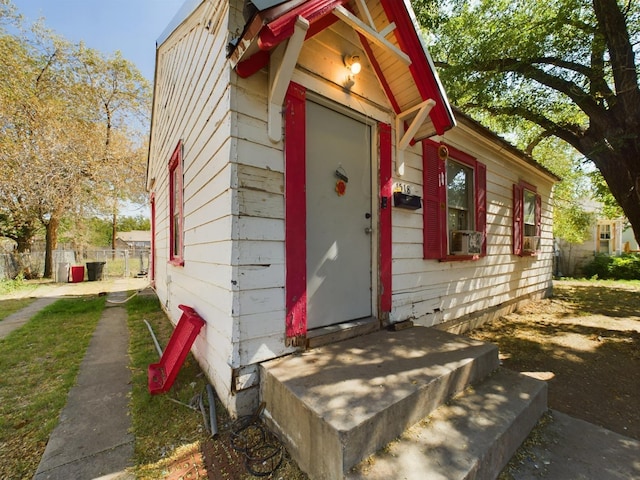 entrance to property with fence