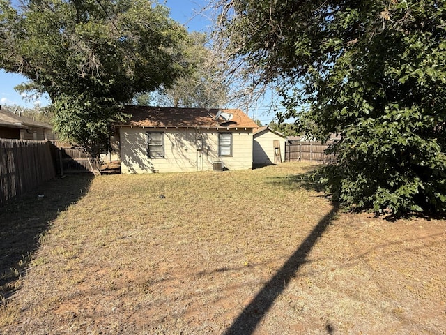 view of yard featuring central AC unit