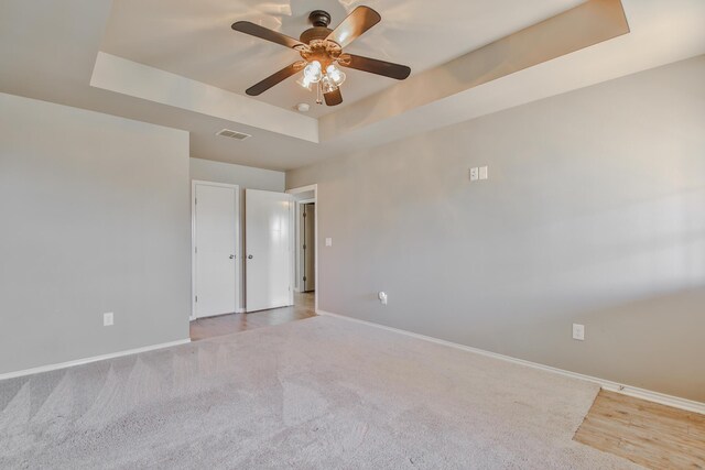 6205 21st St, Lubbock, TX 79407 - unfurnished room with a tray ceiling, a ceiling fan, light colored carpet, and a smoke detector