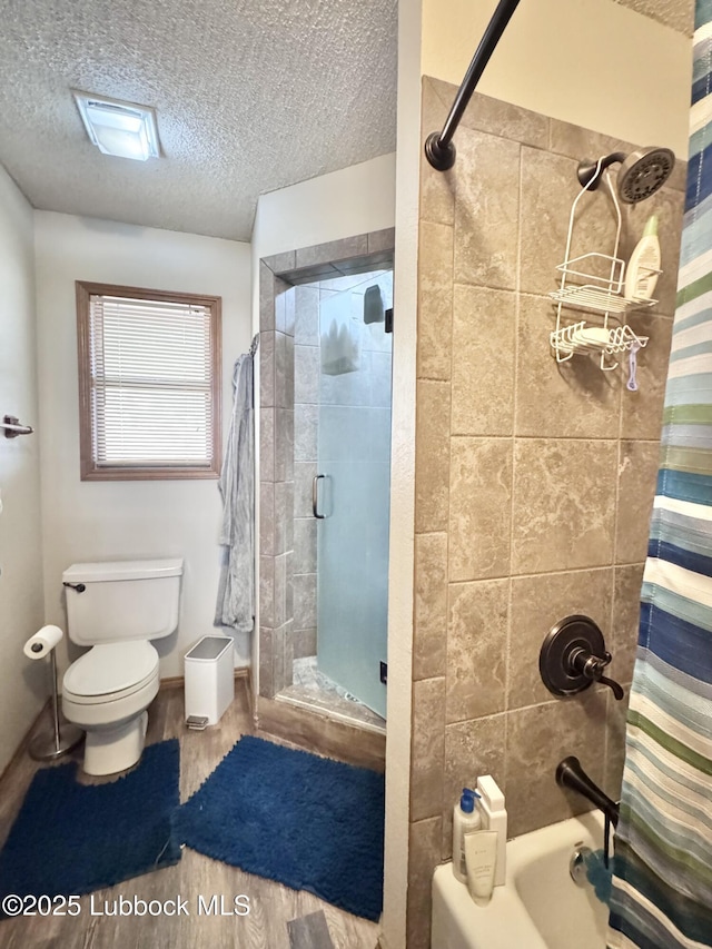 914 W Lee St, Floydada, TX 79235 - bathroom with wood finished floors, a textured ceiling, and shower / tub combo with curtain