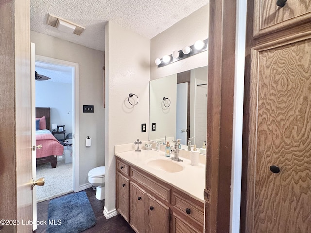 914 W Lee St, Floydada, TX 79235 - ensuite bathroom with vanity and a textured ceiling