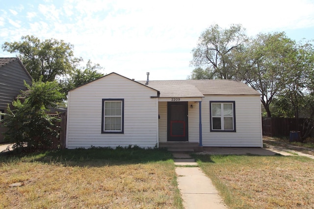 view of front of property with a front lawn