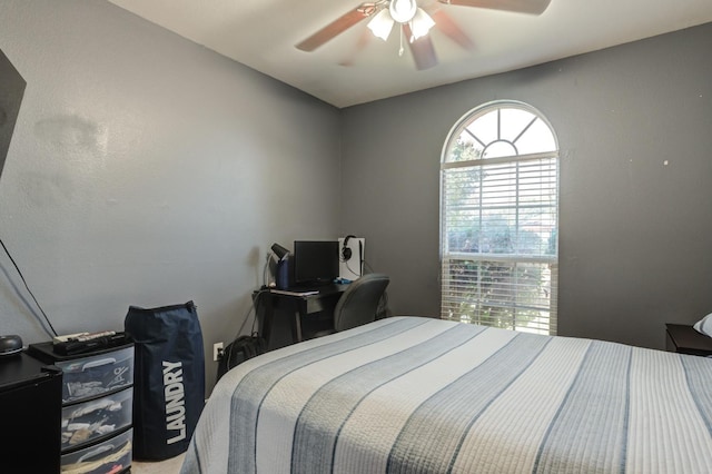 bedroom with ceiling fan