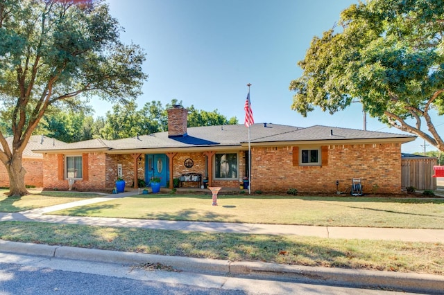 ranch-style home featuring a front lawn