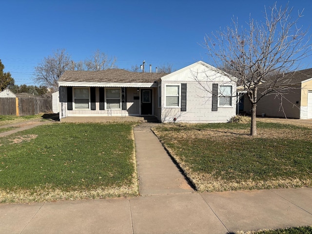 view of front facade featuring a porch and a front lawn